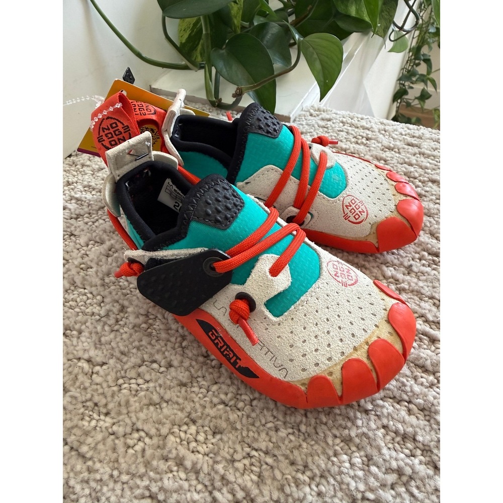 NWT La Sportiva Gripit Climbing Shoes Kids 9 (26) CHALK ITALY OUTDOOR BOULDERING